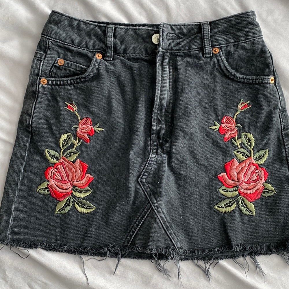 Topshop MOTO rose embroidered black demin skirt